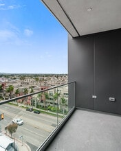 3686 Overland Ave, Unit 622 in Los Angeles, CA - Building Photo - Building Photo