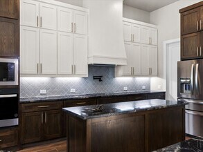 8103 Oak Hollow Dr in Arlington, TX - Building Photo - Building Photo