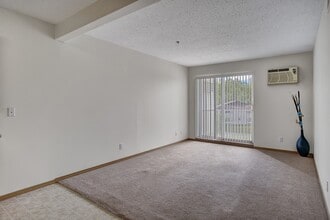 Quail Ridge in Winnipeg, MB - Foto de edificio - Building Photo