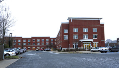 Heritage Village at Lawrence, A 55+ Community in Lawrenceville, NJ - Foto de edificio - Building Photo