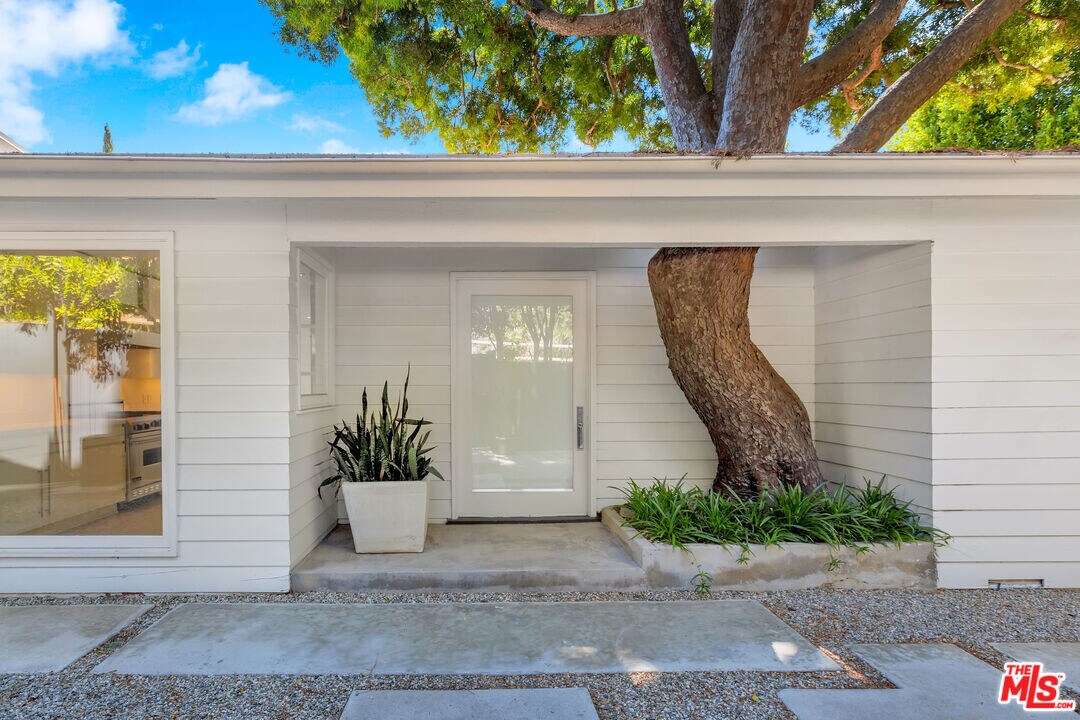 8312 Hollywood Blvd in Los Angeles, CA - Building Photo