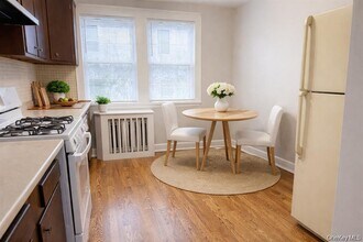 21 Harding Dr in New Rochelle, NY - Building Photo - Building Photo