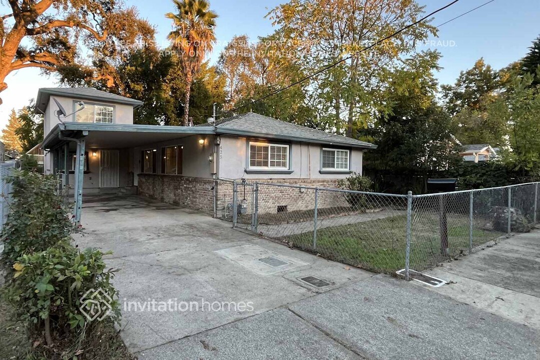 425 Jasmine Ave in West Sacramento, CA - Building Photo