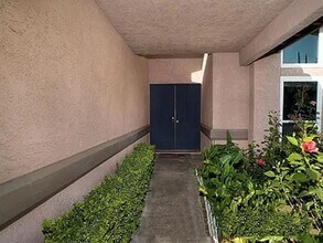 23119 Valerio St in Los Angeles, CA - Building Photo - Building Photo