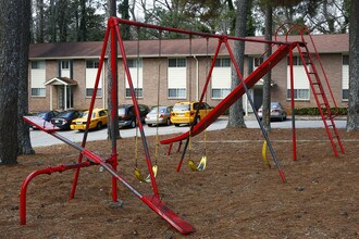 Carriage Oaks Apartments in Clarkston, GA - Building Photo - Building Photo