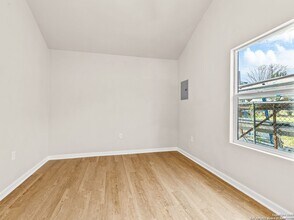 207 Alvarez Pl in San Antonio, TX - Building Photo - Building Photo