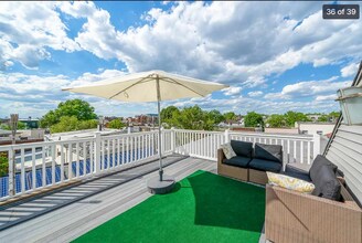 209 Hutton St, Unit 2 in Jersey City, NJ - Foto de edificio - Building Photo