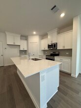 4703 Stirring Pathway in Haltom City, TX - Foto de edificio - Building Photo