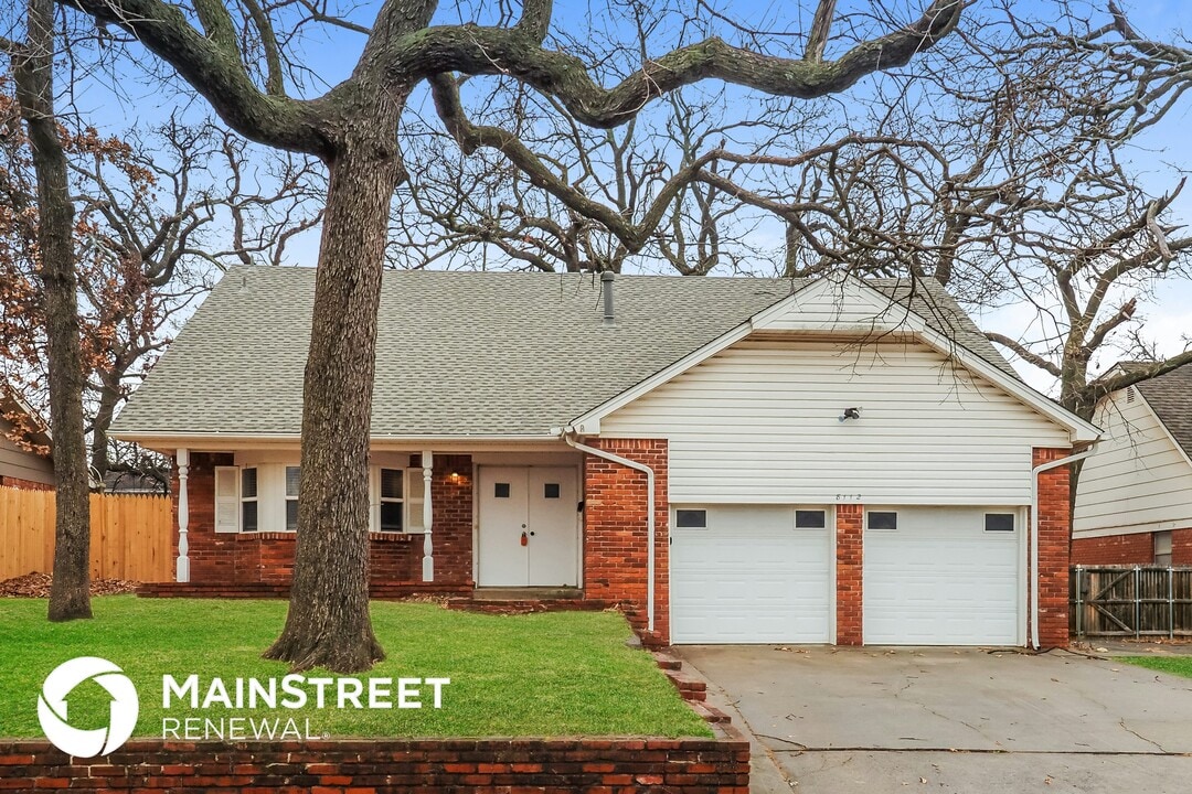 8112 NW 30th St, Unit 1 in Bethany, OK - Building Photo