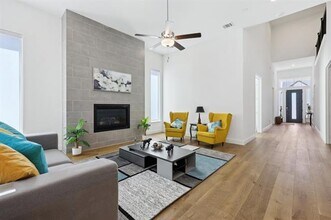 9308 Rockmount Drive in Dallas, TX - Foto de edificio - Building Photo