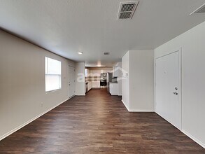 8307 River Bluffs Dr in Arlington, TX - Foto de edificio - Building Photo