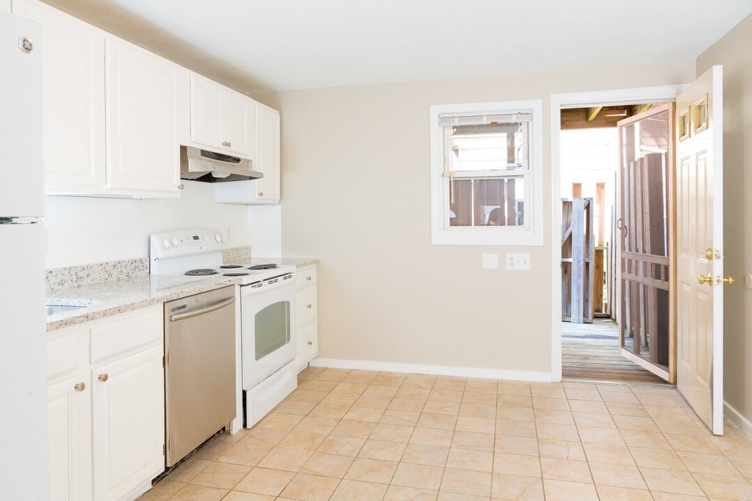 41 Marion St in Boston, MA - Building Photo