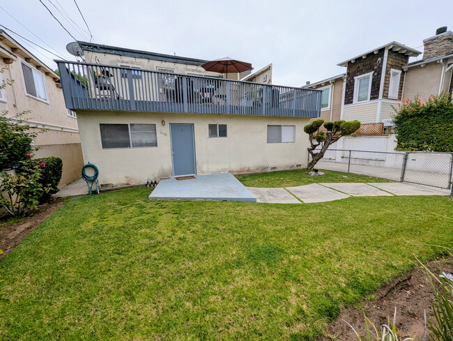 2608 Vanderbilt Ln, Unit #1 in Redondo Beach, CA - Building Photo - Building Photo
