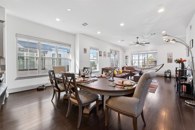 property at 1621 Rosewood St