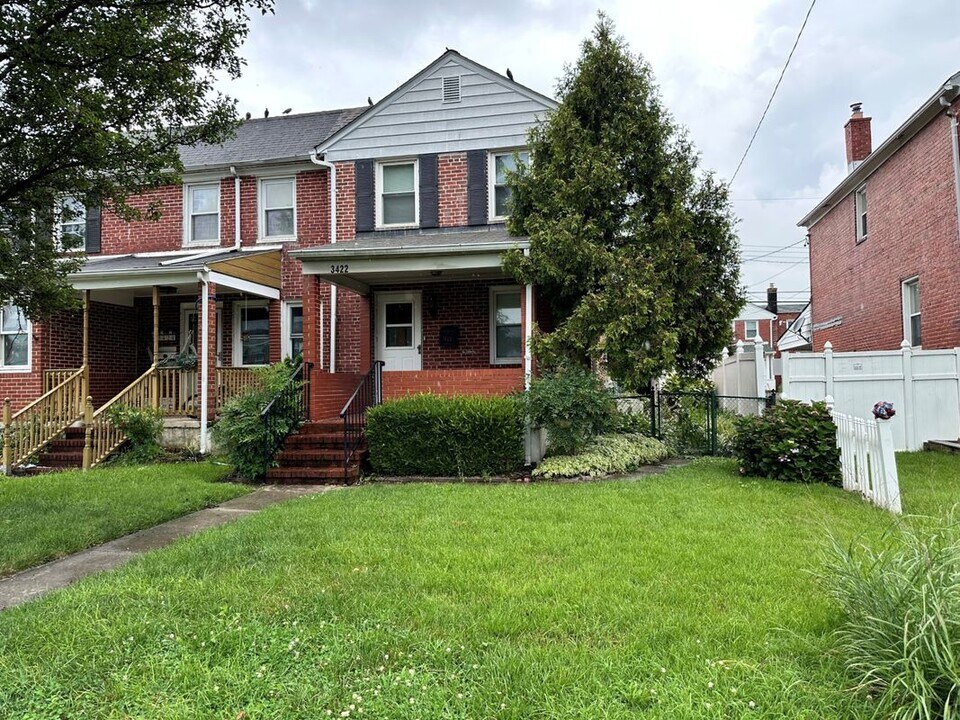 3422 McShane Way in Dundalk, MD - Building Photo