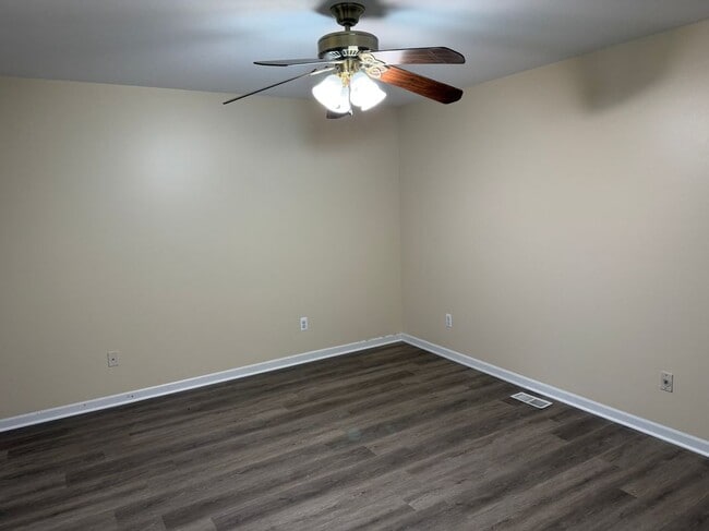 2082 Enterprise Ave in Troy, MI - Building Photo - Building Photo