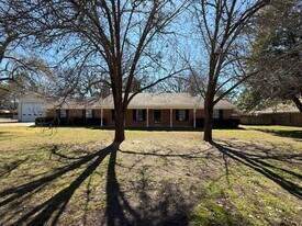 3245 Leaning Oaks in Flint, TX - Building Photo