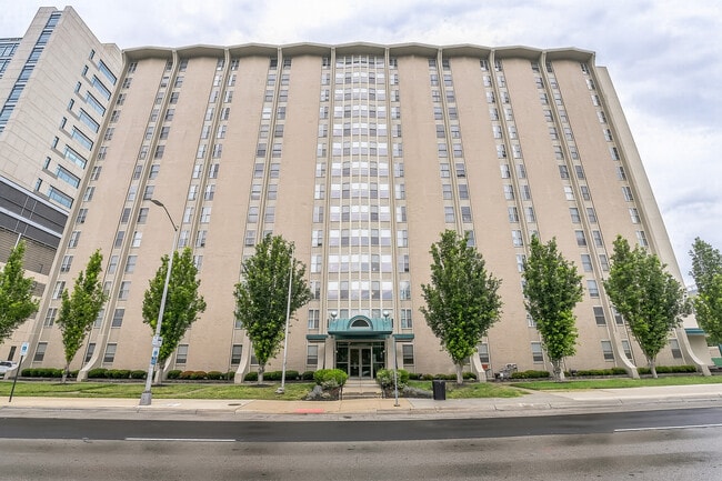 Nazareth Towers-62 & Older in Columbus, OH - Building Photo - Building Photo