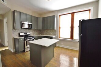 2336 W Iowa St in Chicago, IL - Building Photo - Building Photo