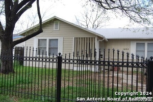 1823 Clower in San Antonio, TX - Building Photo - Building Photo