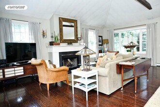 144 Woodbine Dr in East Hampton, NY - Building Photo - Building Photo