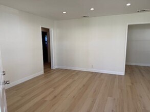 442 N Hollywood Way in Burbank, CA - Building Photo - Building Photo