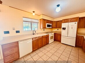 8401 E Stella Rd in Tucson, AZ - Building Photo - Building Photo