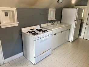 210 Thompson St, Unit #2 in Mankato, MN - Building Photo - Building Photo