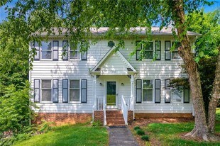 1508 Trinity Garden Cir in Clemmons, NC - Building Photo