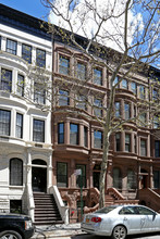 47 W 70th St in New York, NY - Building Photo - Building Photo