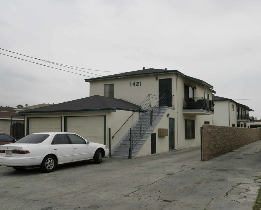 1421 W 145th St in Gardena, CA - Foto de edificio