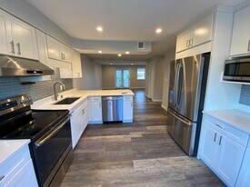 10 America Way in Salem, MA - Building Photo