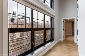 729 N Sangamon St, Unit 410 in Chicago, IL - Building Photo - Building Photo