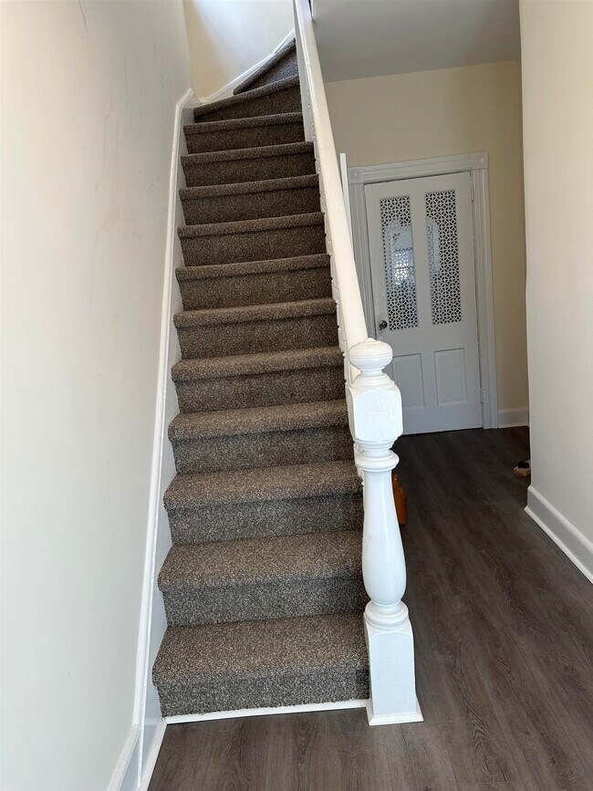 547 Avenue A in Bayonne, NJ - Building Photo - Building Photo