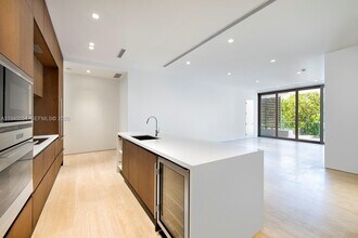 311 Meridian Ave in Miami Beach, FL - Building Photo - Building Photo