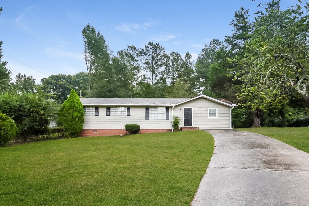 4230 Senoa Dr in Kennesaw, GA - Building Photo
