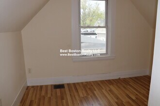 16 Warren Ave in Somerville, MA - Building Photo - Building Photo