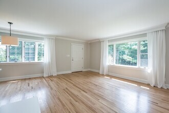 395 Taconic Rd in Greenwich, CT - Building Photo - Building Photo