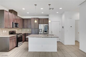 985 Via Lombardi in Henderson, NV - Building Photo - Building Photo