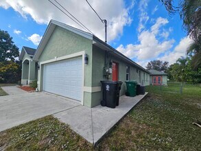 3215 SE Pinto St in Port St. Lucie, FL - Building Photo - Building Photo