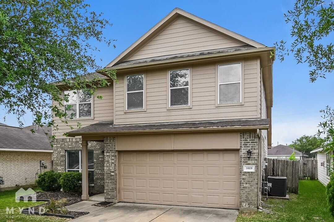 1019 Auburn View Ln in Fresno, TX - Building Photo
