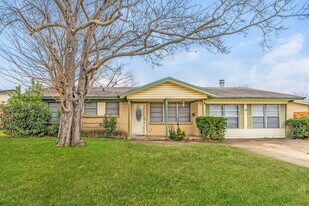 206 Valencia Dr in Garland, TX - Building Photo