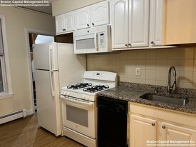 82 Hampshire St, Unit 3 Apartamentos