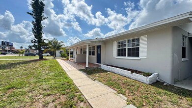 1924 Coronado Rd in Ft. Myers, FL - Building Photo - Building Photo