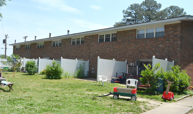 Hilliard Sqaure in Henrico, VA - Building Photo - Building Photo