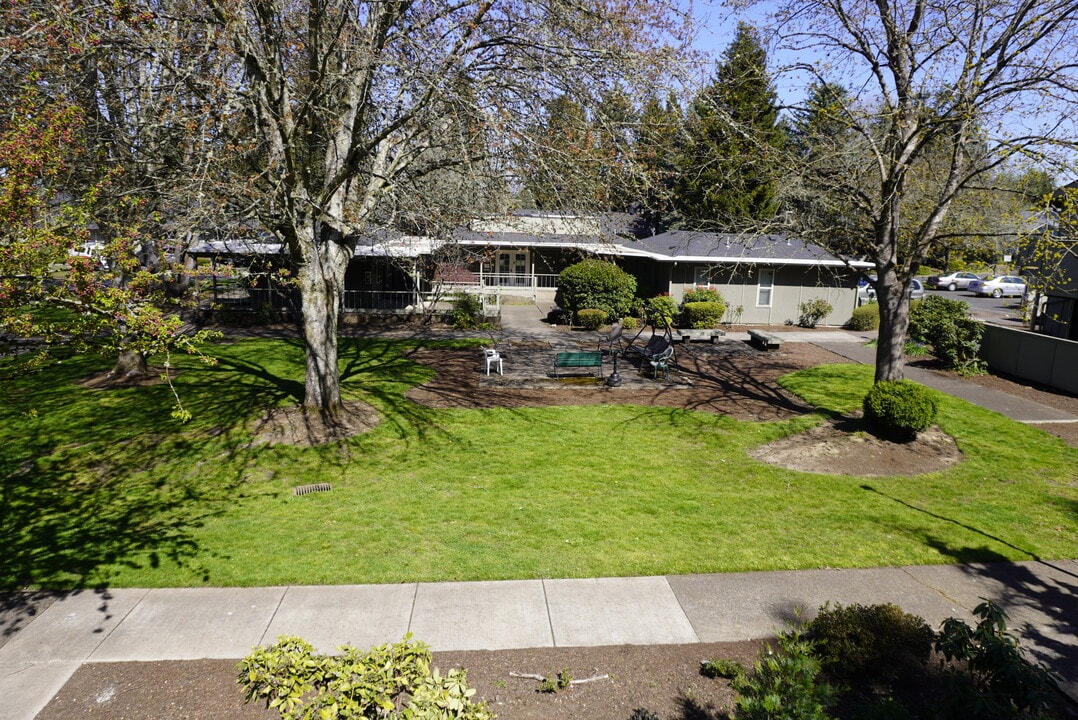 Landsby Place Retirement Community in Eugene, OR - Foto de edificio