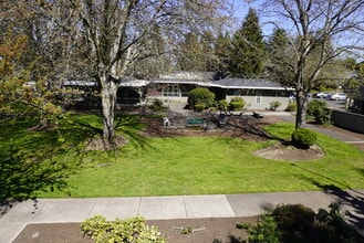 Landsby Place Retirement Community in Eugene, OR - Foto de edificio - Building Photo