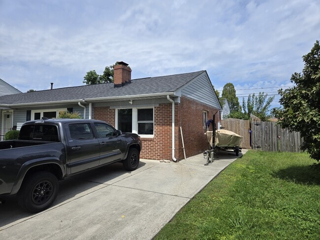 4616 Crown Point Ln in Virginia Beach, VA - Building Photo - Building Photo