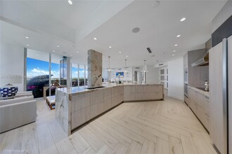 10225 Collins Ave in Bal Harbour, FL - Building Photo - Building Photo