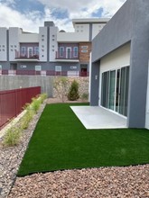 Luxx Verge Villas in El Paso, TX - Foto de edificio - Building Photo